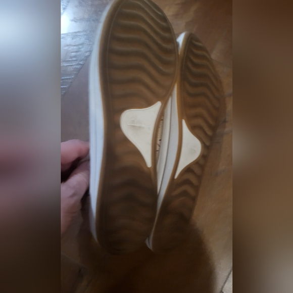 Clarks Beige Women's Cloud Steppers Flats with Laser Cutout Design  Size 11  EUC - Picture 6 of 7